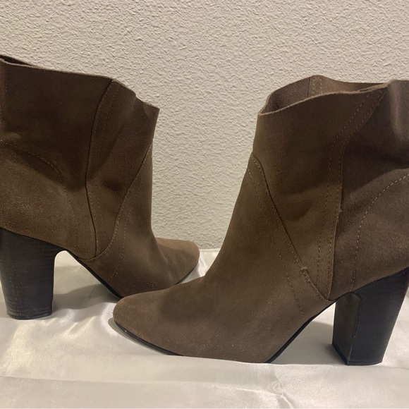 Vince Camuto heeled booties!!! - Picture 4 of 6